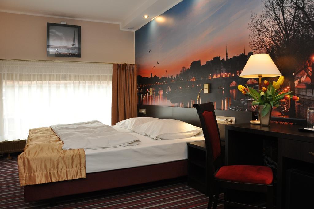 Hotel Atrium Nowy Tomyśl Exterior foto