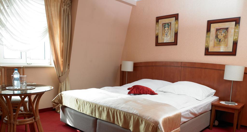Hotel Atrium Nowy Tomyśl Zimmer foto