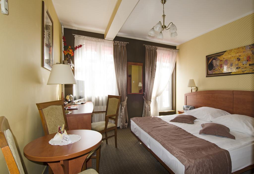 Hotel Atrium Nowy Tomyśl Zimmer foto
